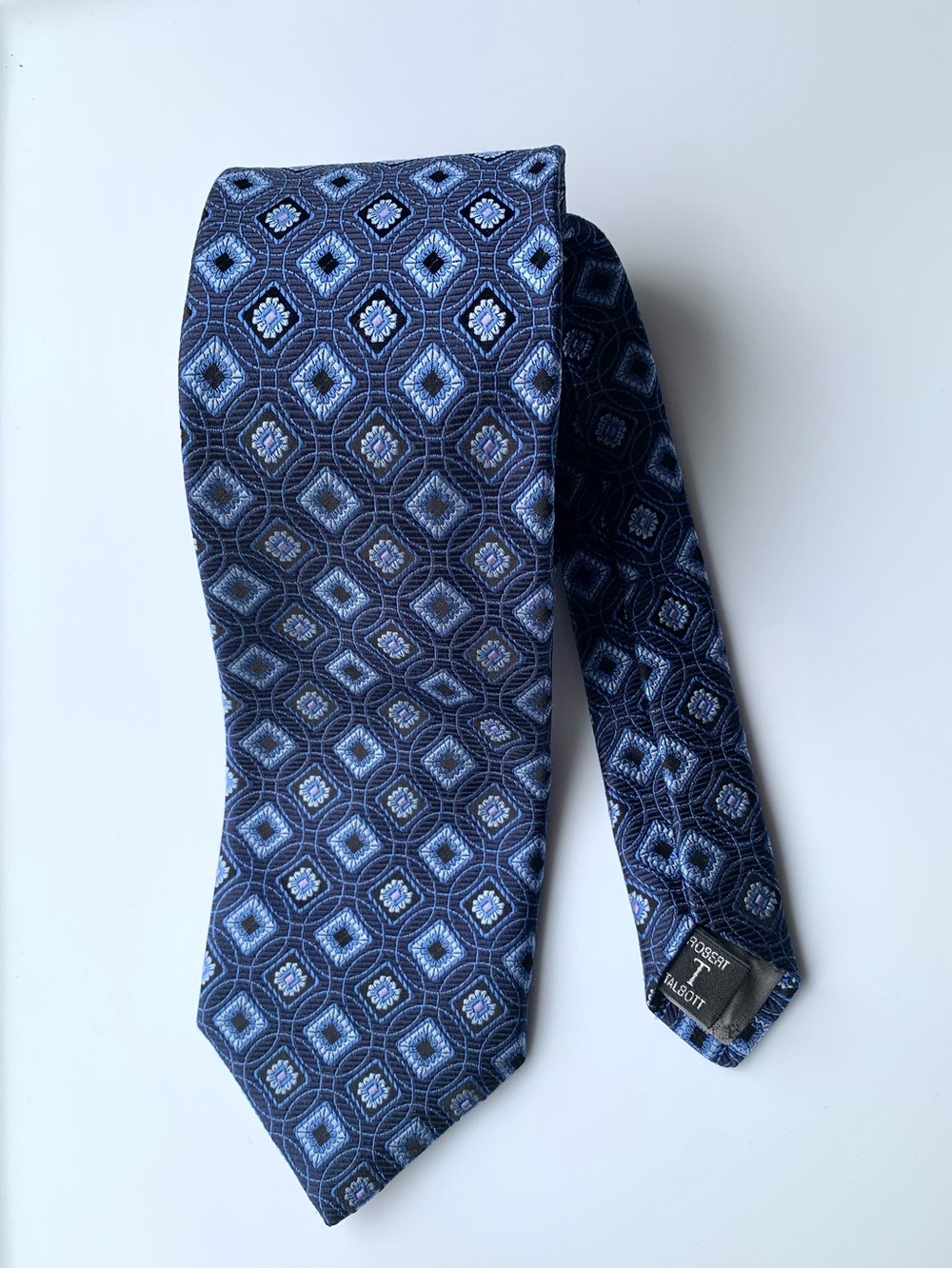 Robert Talbott hand sewn silk blue tie . Made in USA